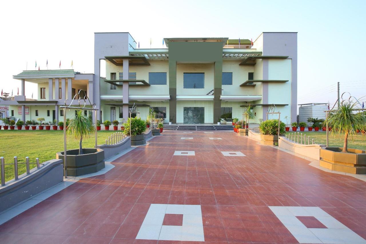 Oyo Flagship Armaan Resort Shāhpur Екстериор снимка
