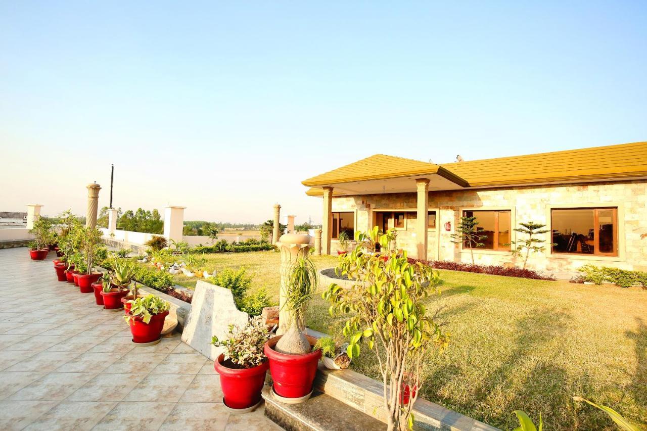 Oyo Flagship Armaan Resort Shāhpur Екстериор снимка